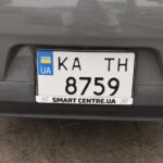 квадратний номерний знак на американський автомобіль