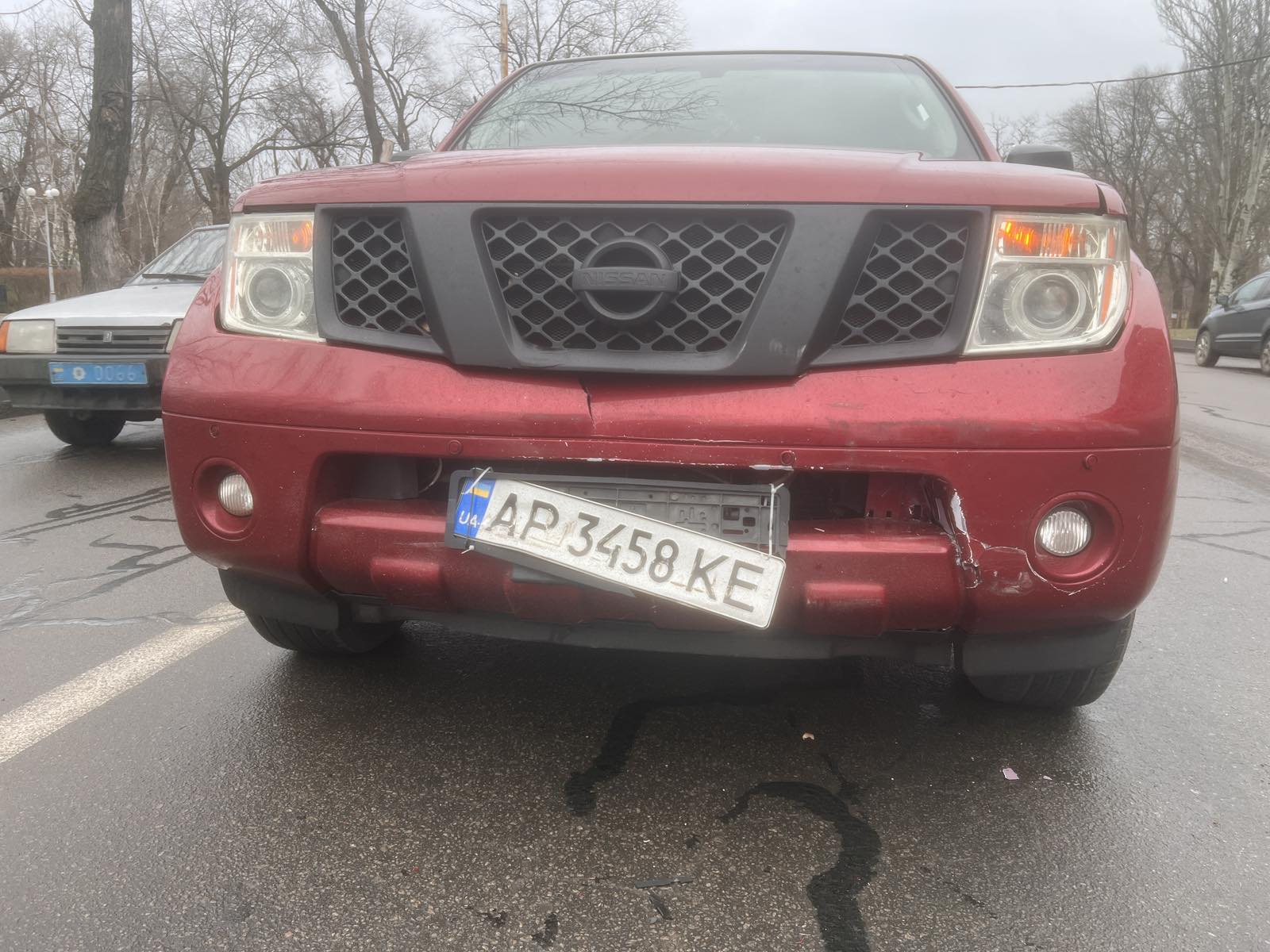 повреждение гос номера