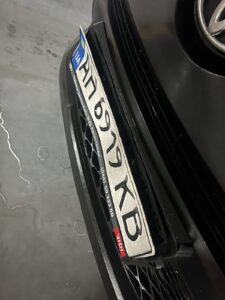 повреждение госномера при дтп